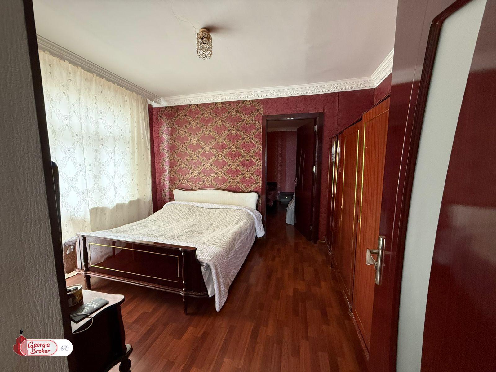 продается квартира с новым ремонтом 4-комнаты